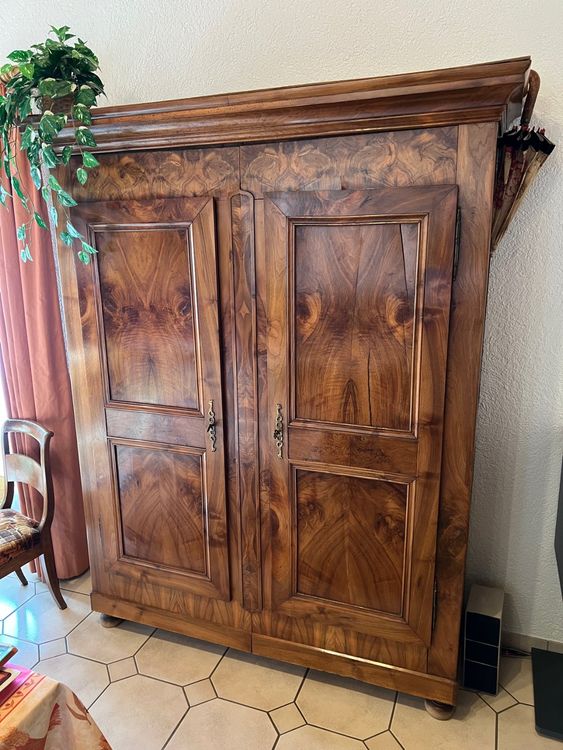 Armoire ancienne avec tablards (D'occasion) à Gy pour CHF 300 – retrait ...