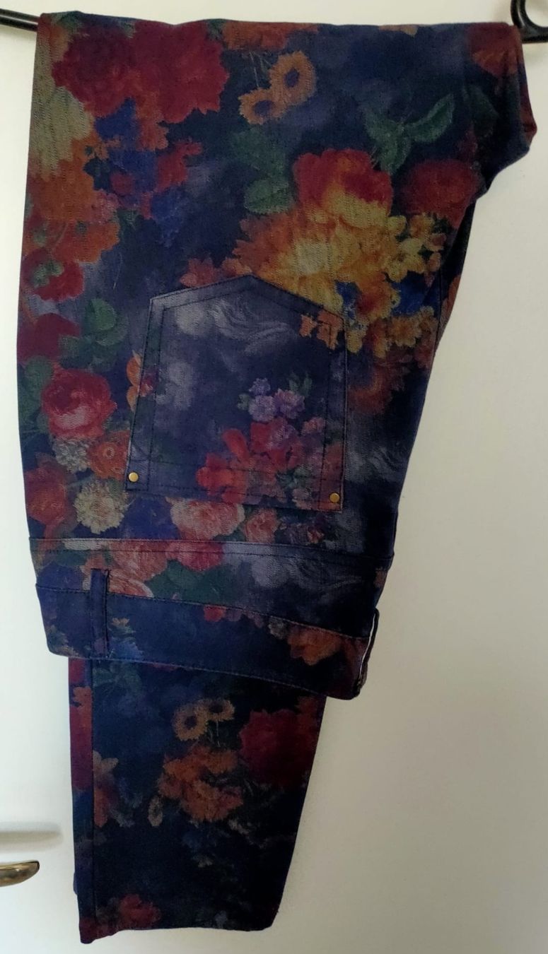 Pantaloni: Hose mit Blumenmuster Gr. 42 – Usato da Luzern venduto da Luzern_Energy 1
