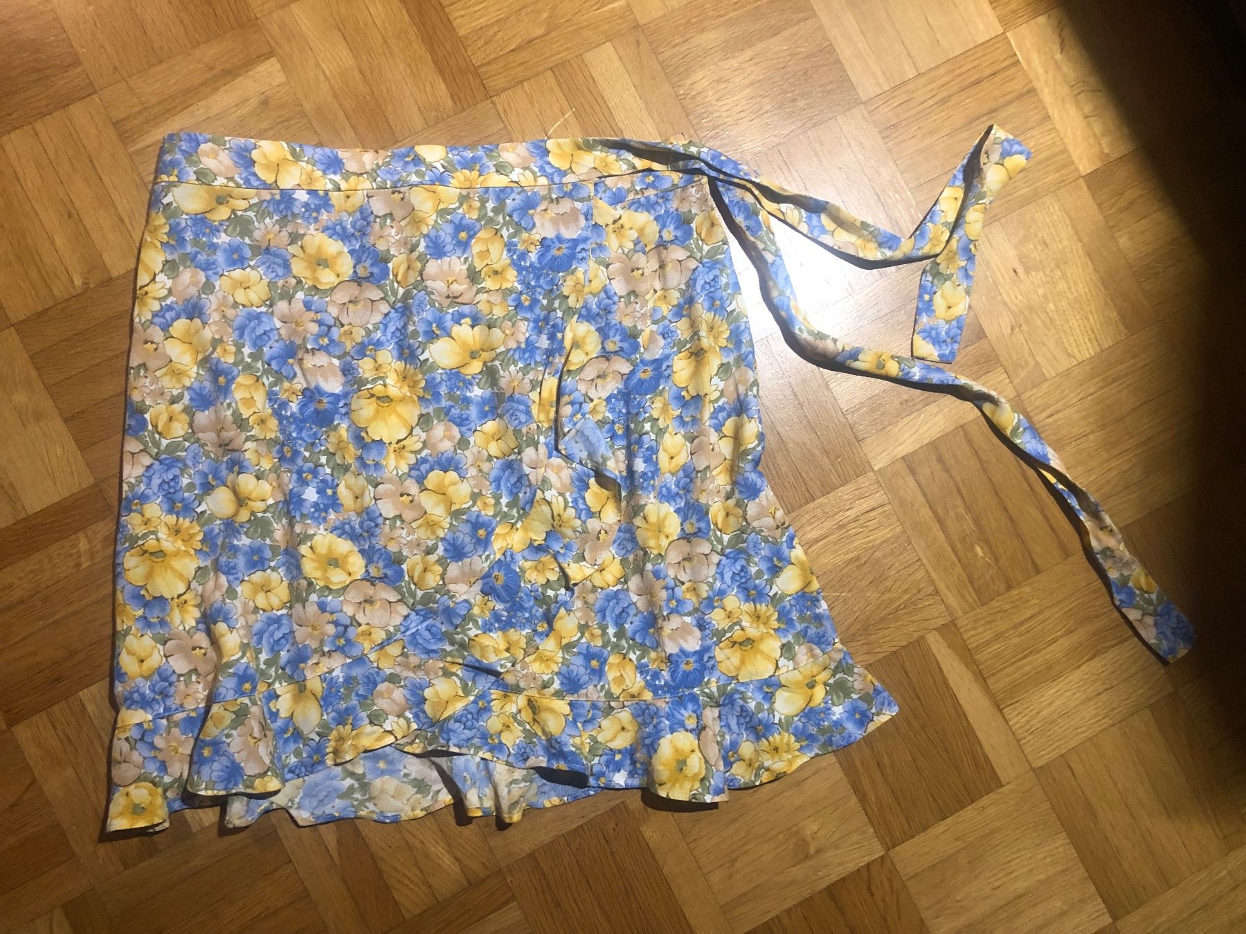 Mango Gonne: Jupe Blumen Mango Gr S – Usato da Zug venduto da estarthyme