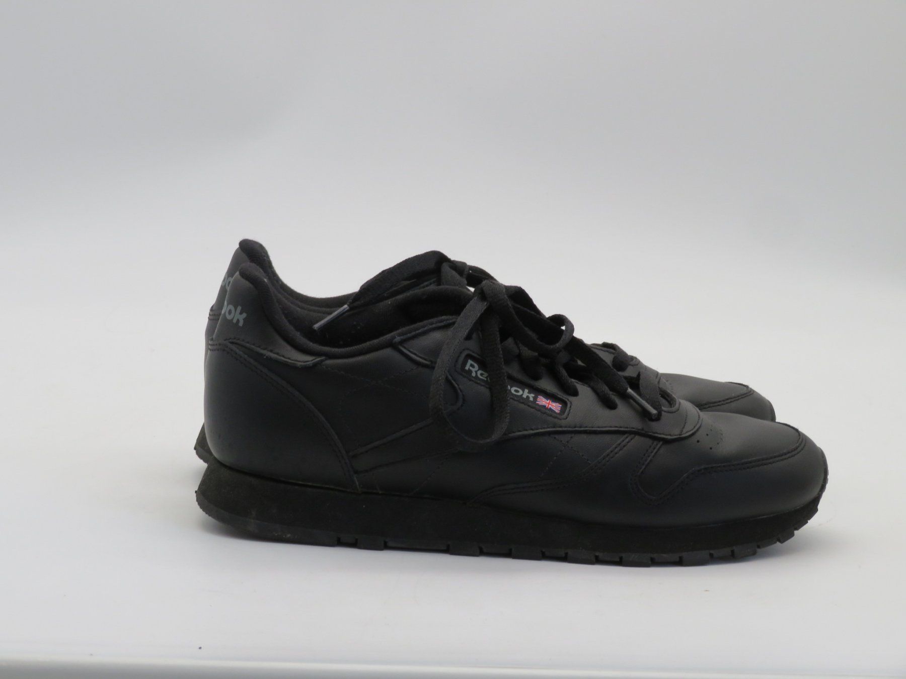 Reebok Scarpe da uomo: Reebook Sneakers Classic Schwarz Gr. 40.5 – Usato da Reinach BL venduto da WBZ-Flohmarkt