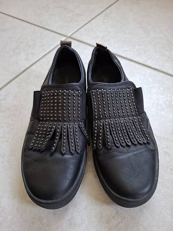 Damenschuhe: Schwarze Loafers, Grösse 39 – Gebraucht aus Stallikon von nor_9fxw