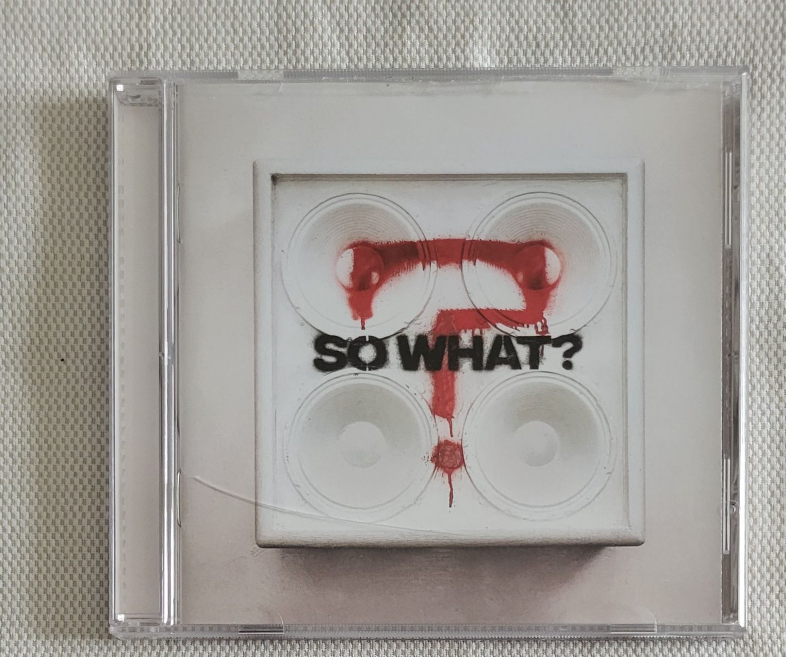 CD: While she sleeps - So what's – Usato da Villars-sur-glane venduto da Epsilonhike