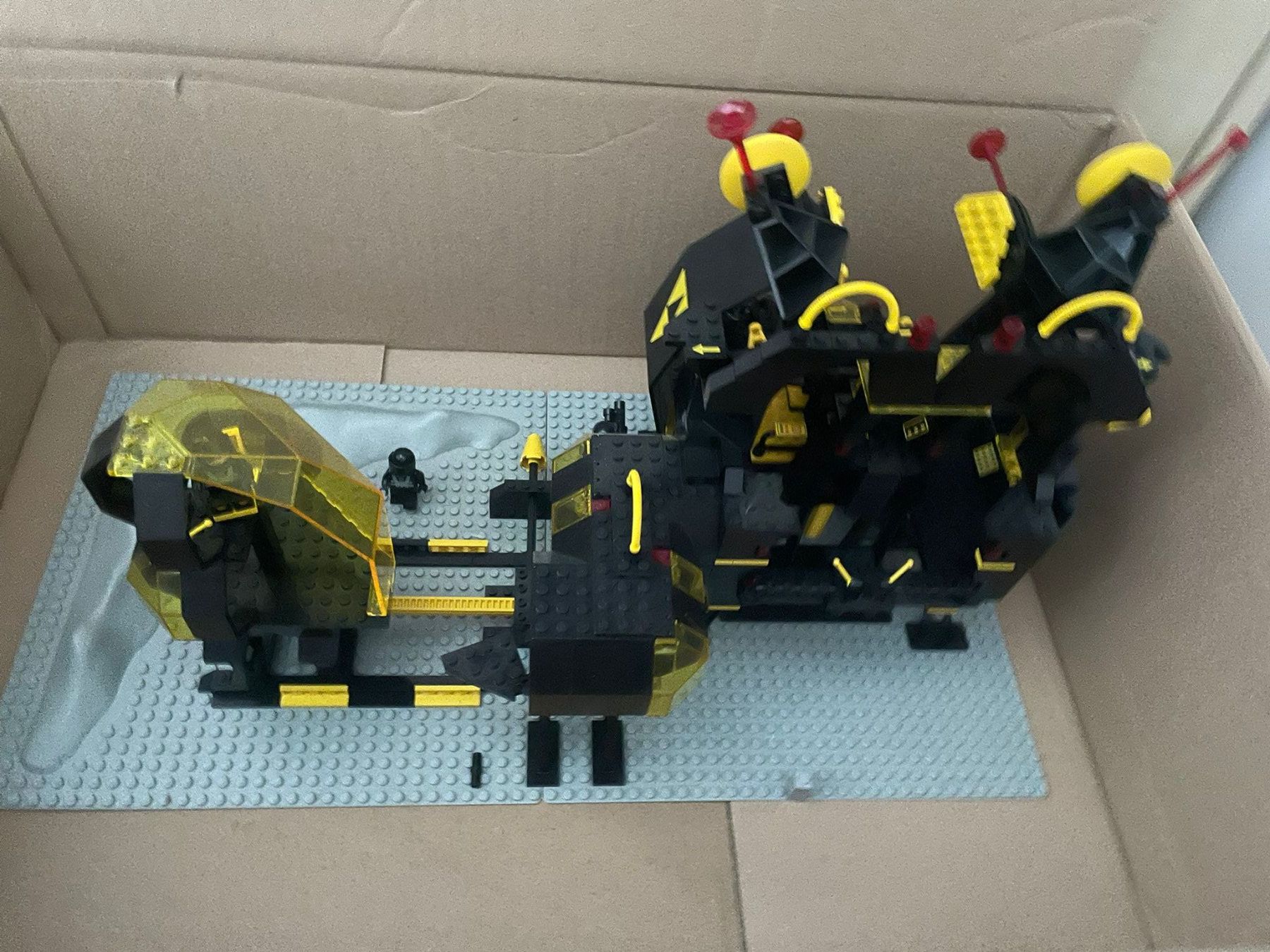 Lego Kit di costruzioni: Lego Legoland Space 6987 Blacktron I Message Intercept Base – Usato da Olten venduto da HoYa01 1