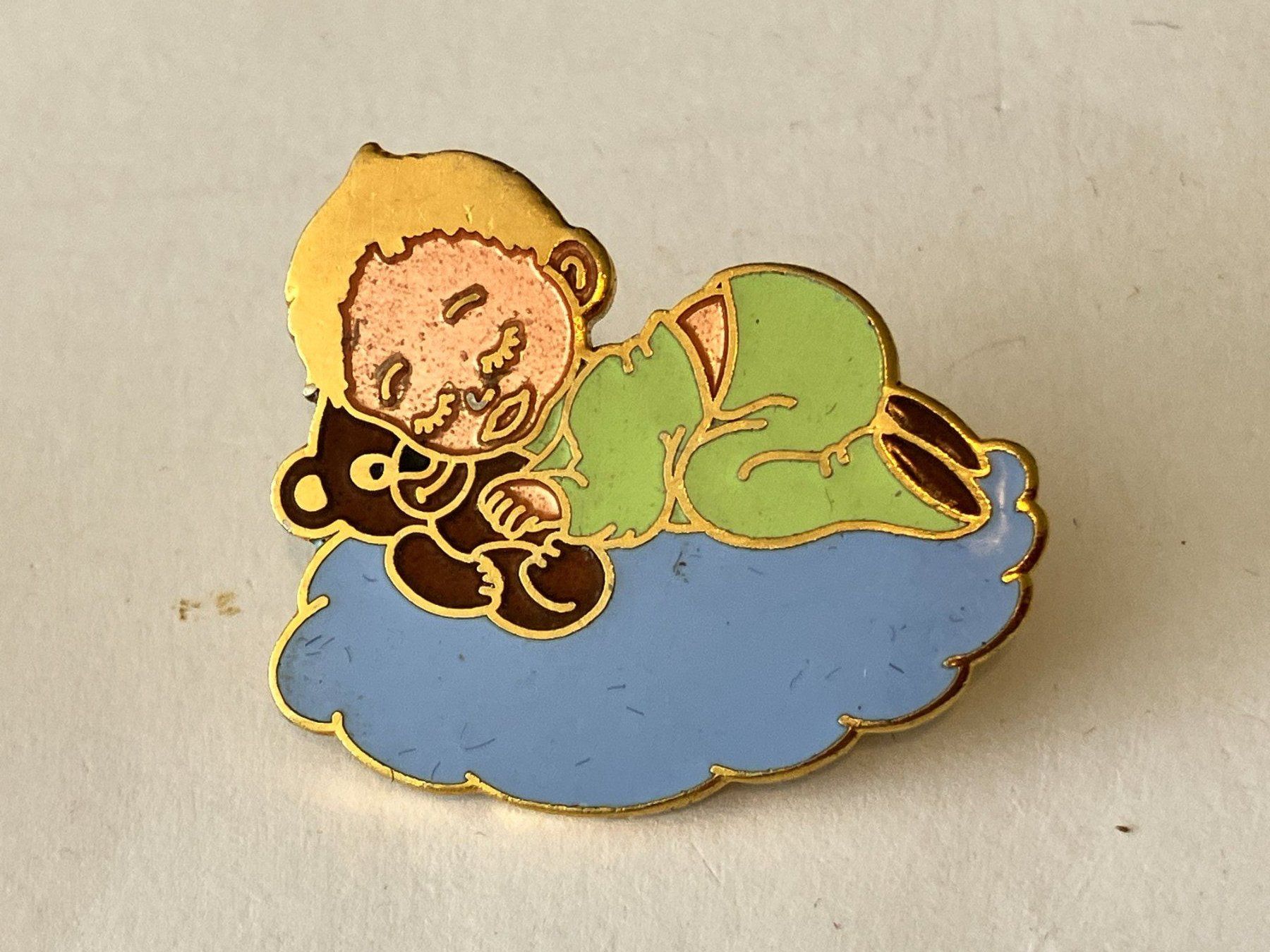 Placchette & Badge: 1 Pin Baby mit Tedybär – Usato da Basel venduto da djwwpp