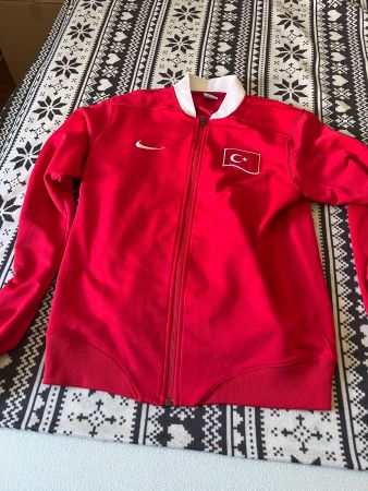 Türkei Jacke Rot Grösse M (eher wie S)