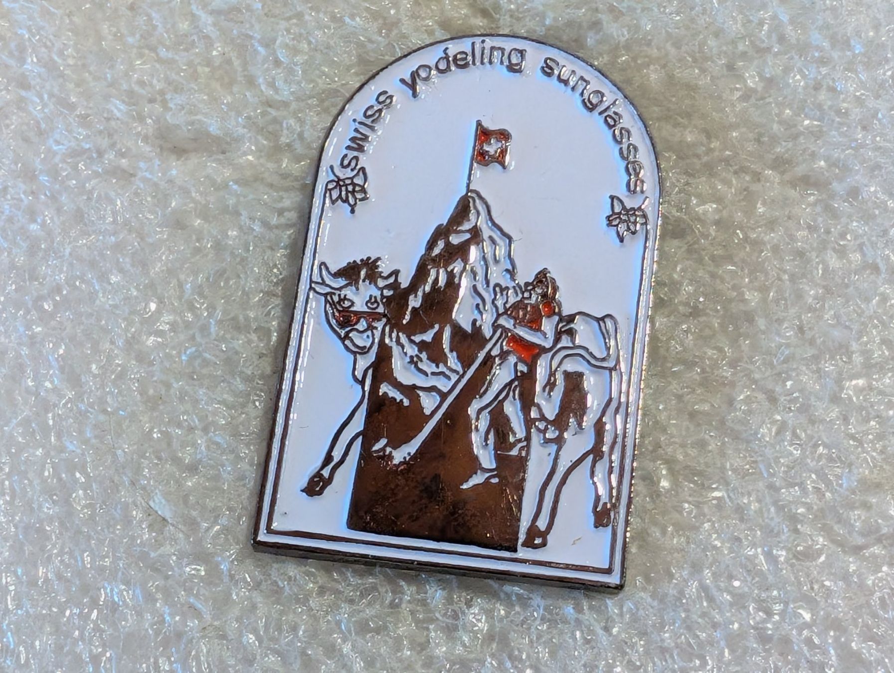 Placchette & Badge: Ansteckpin 5: Swiss Yodeling Sunglasses – Usato da Oppligen venduto da Pin-Fall-Shop