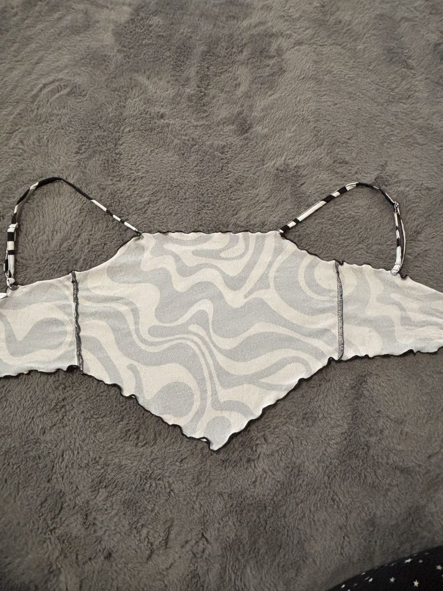 Top: Adjustable Top with black and white print. – Nuovo (secondo la descrizione) da Wichtrach venduto da Re_Fit 1