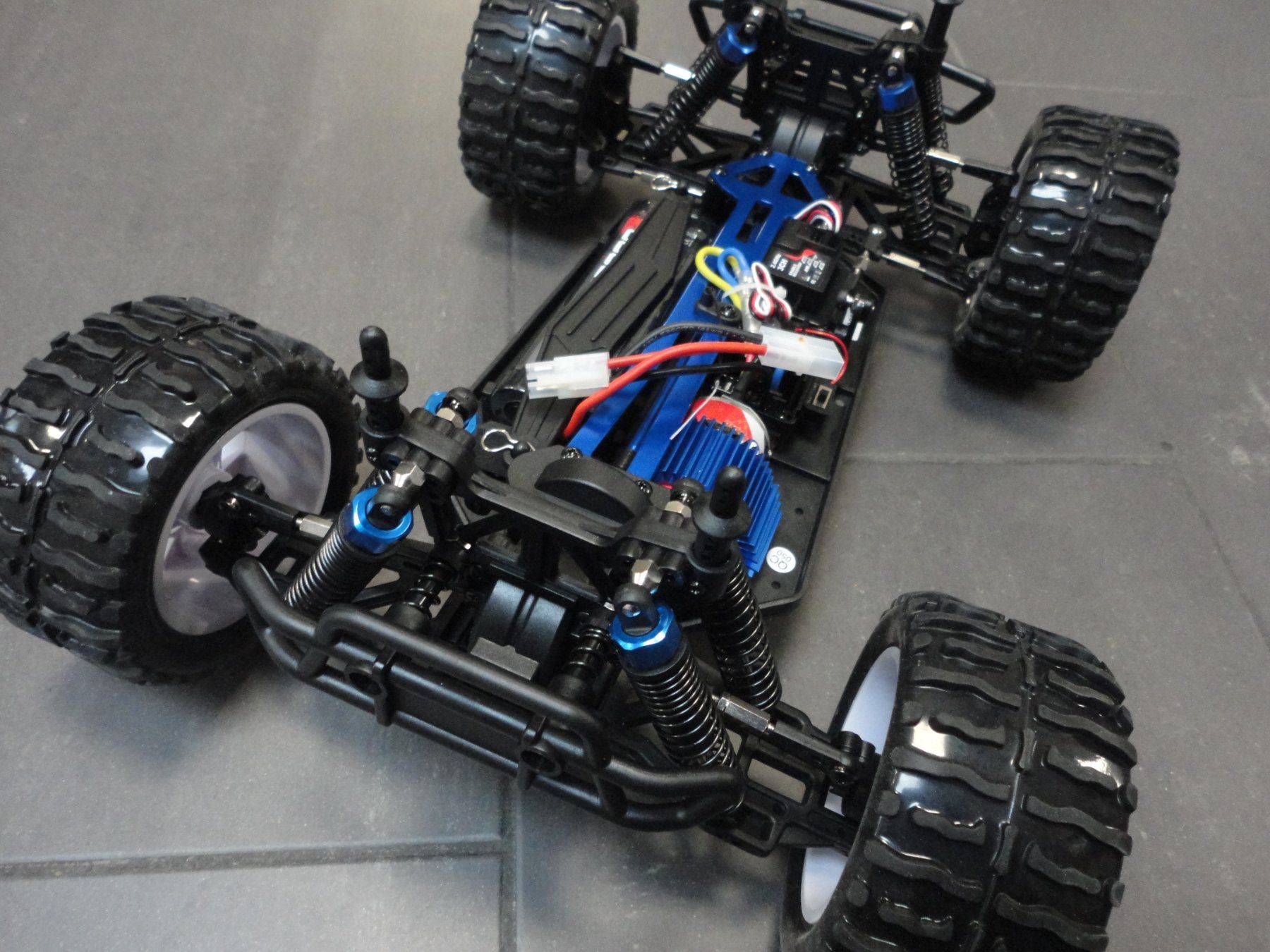 Modellismo RC: Monstertruck 4WD 1:10 komplett-Set – Nuovo e nell'imballaggio originale da Horgen venduto da RcModell 8