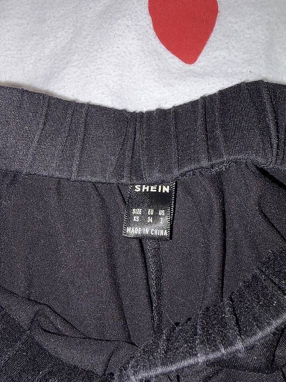 Shein Pantaloni: Shein Shorts grösse xs – Usato da Pratteln venduto da lor_kl7s 2