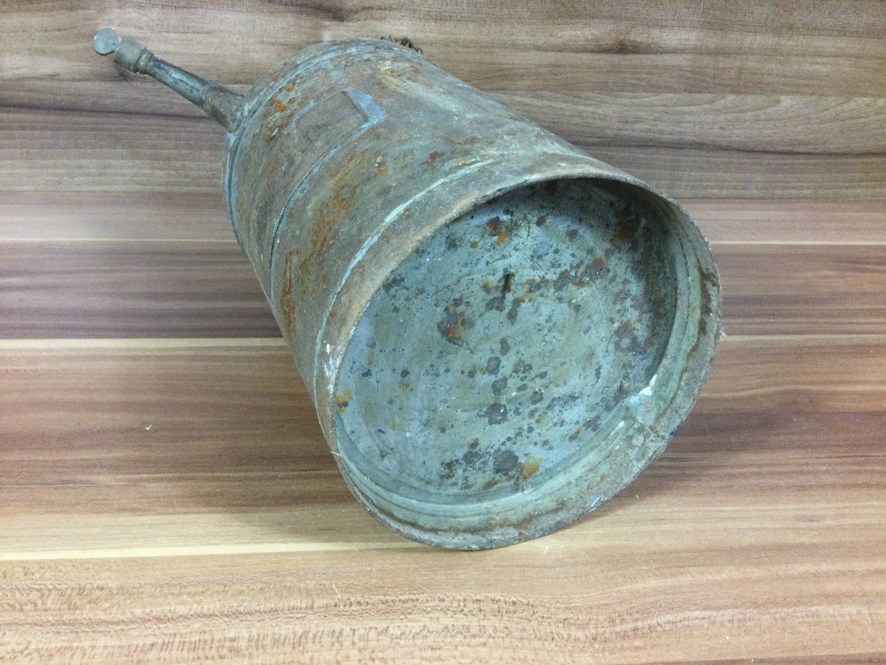 Attrezzi da lavoro: Antike rostige Petrol Blechkanne – Usato da Wangen SZ venduto da kuriosum12 8