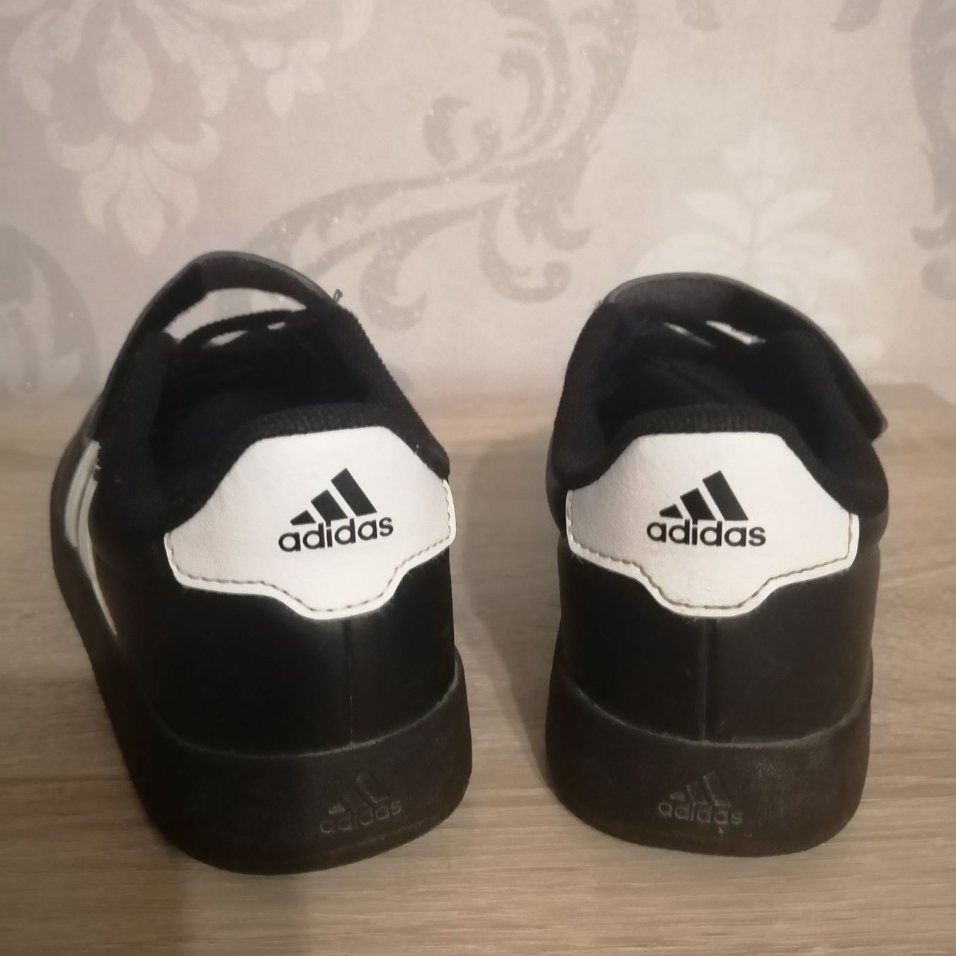 Adidas Scarpe per ragazzi: Sneaker Gr 33-34 – Usato da Henau venduto da AXAA 2