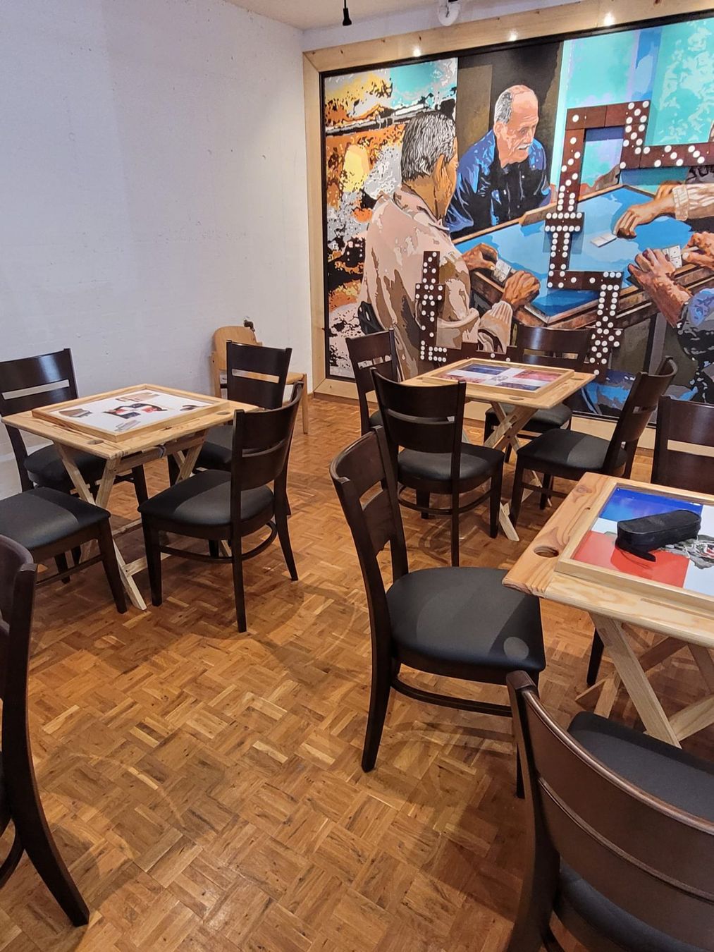 Stühle: Restaurantstuhl DIANA – Klassisch, robust & langlebig – Neu und originalverpackt aus Ziegelbrücke von ProfiGastro 1