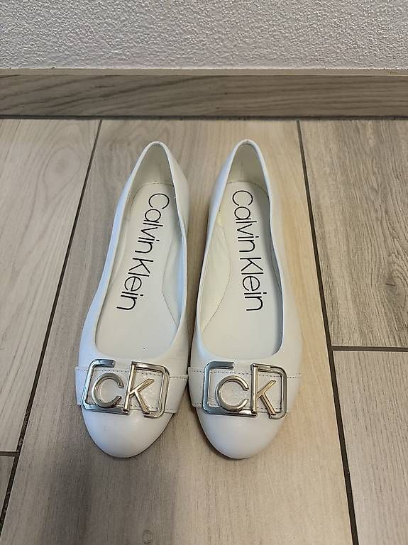 Scarpe da donna: Calvin Klein Leder-Ballerinas – Usato da Lengnau AG venduto da carmenyta73