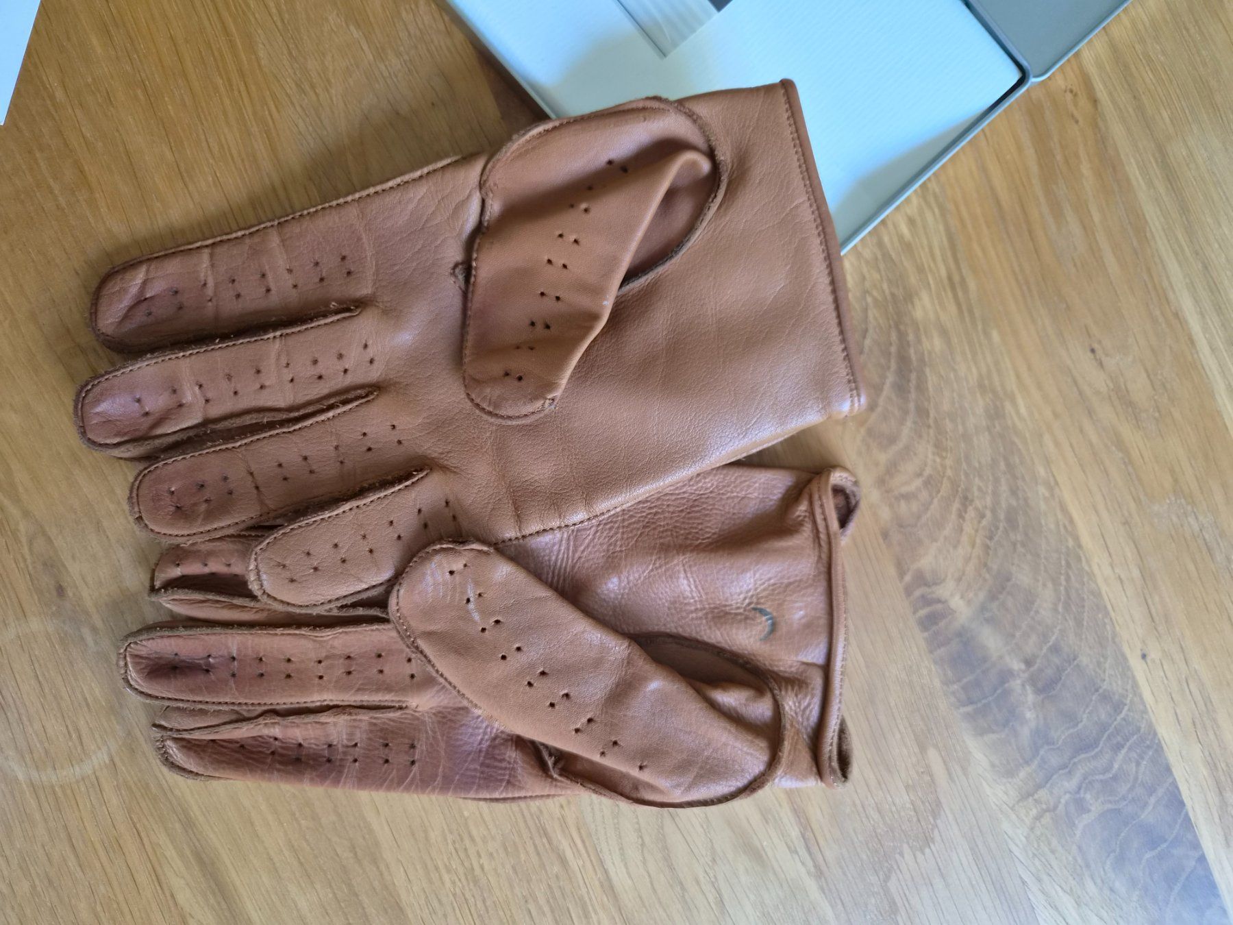 Porsche Schilder: Porsche Handschuhe mit Blechschschtel – Gebraucht aus Zuzwil SG von Phwsg 2