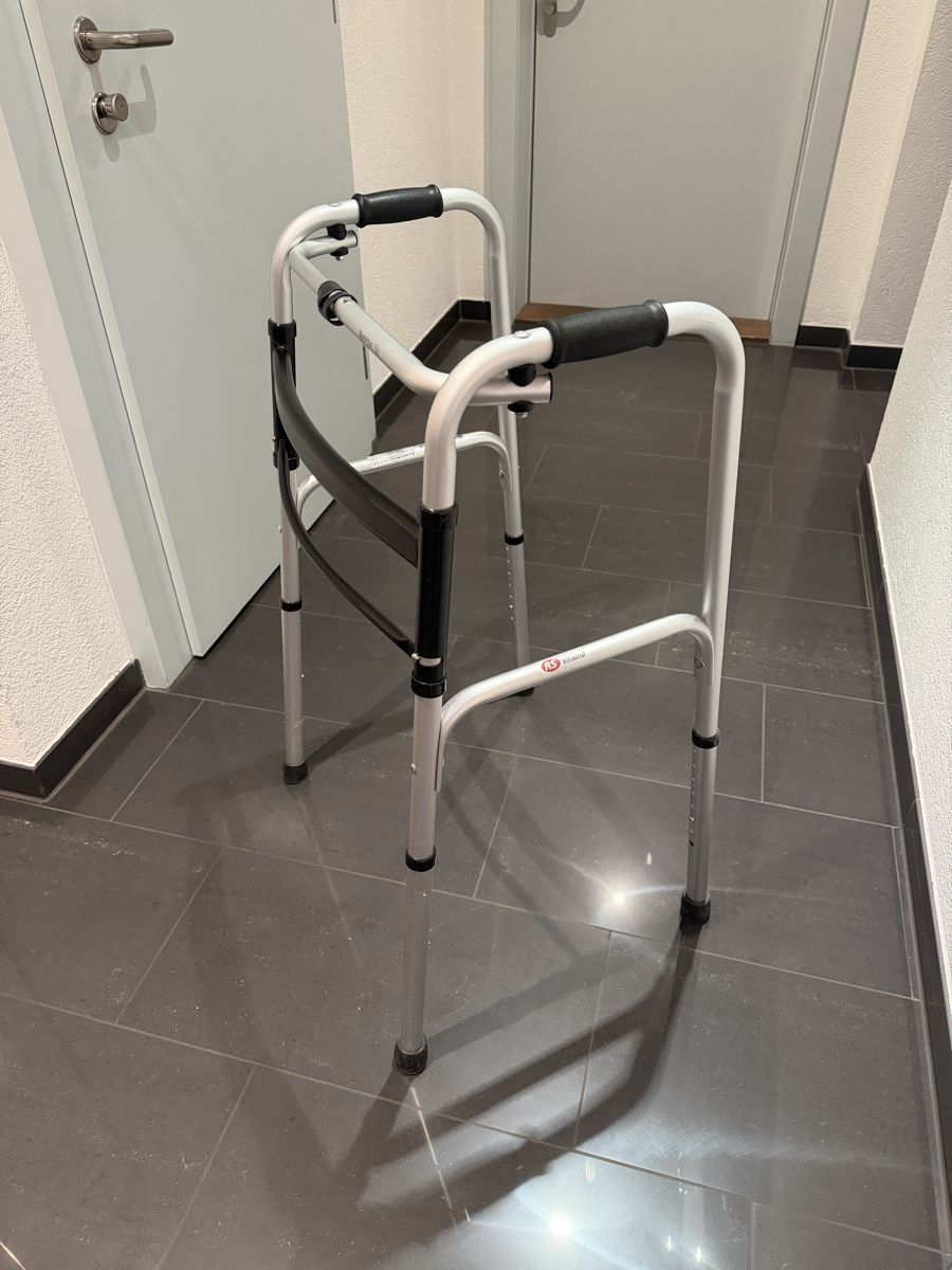 Aides à la marche: Gehhilfe – D'occasion à Rüegsau par Stalderclaudia