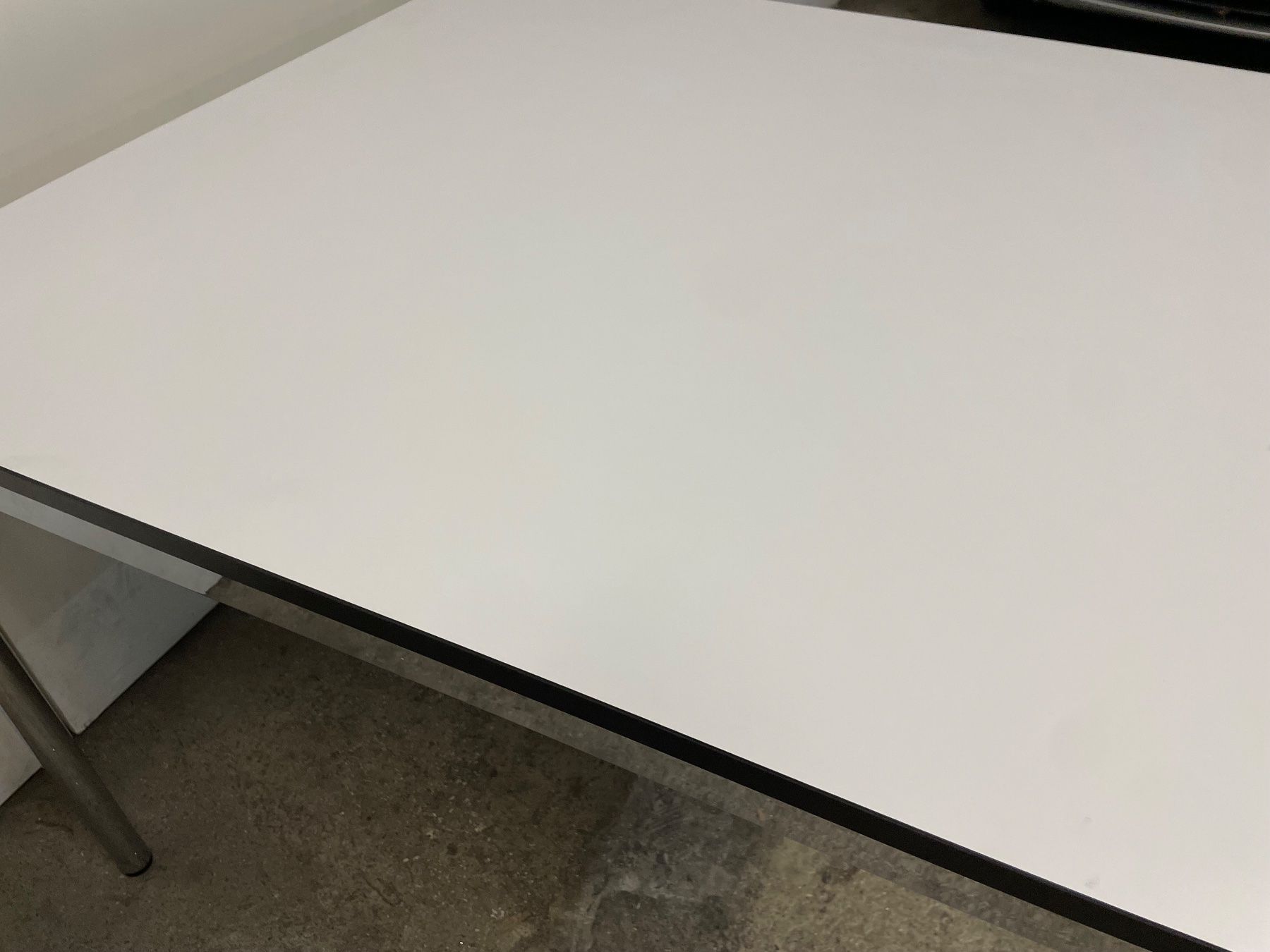 USM Tavoli: Usm Haller Tisch – Usato da Basel venduto da M.Secondhand 5