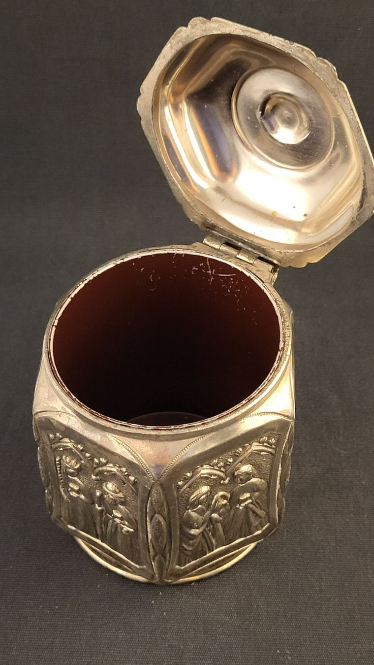 Figurines: Metall-Dose mit Relief – D'occasion à Basel par spinne02 5
