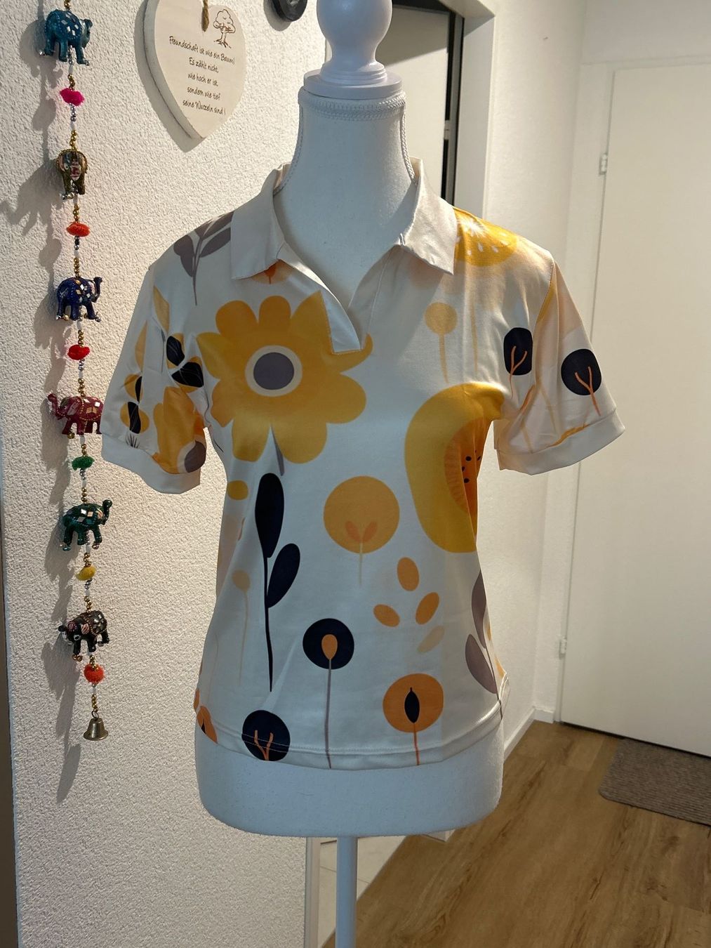 Polo-Shirts: Damen Poloshirt mit Blumenmuster Grösse S – Gebraucht aus Brunnen von Nala2929 3