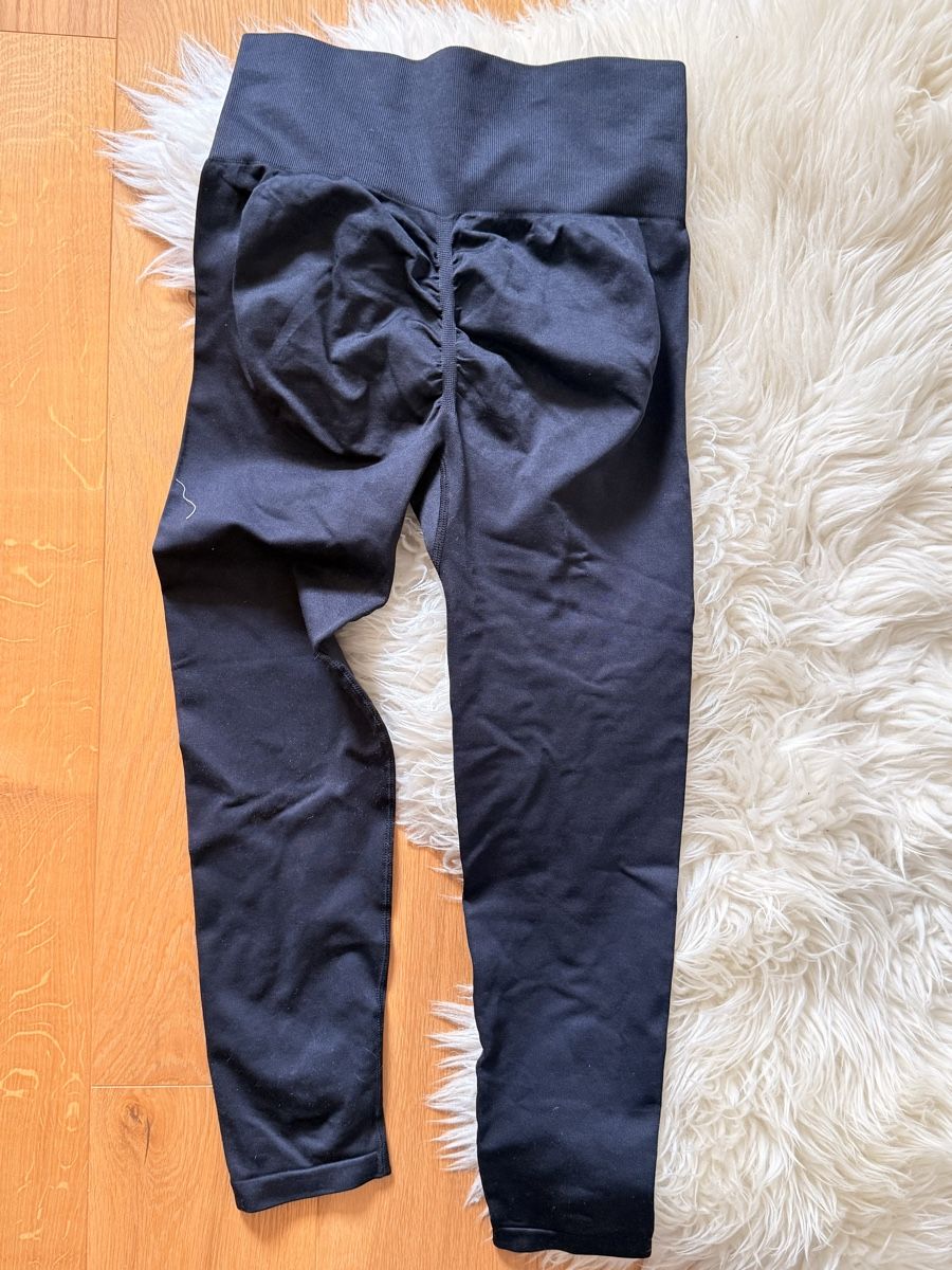 Leggings: Schwarze Leggings mit Raffung, neu, Grösse M – Nuovo (secondo la descrizione) da Dotzigen venduto da White_Warrior 2