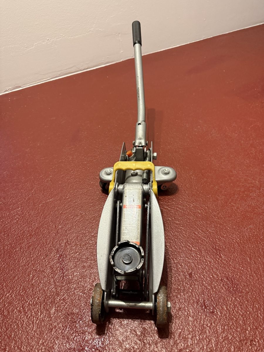 Tous les outils: Auto Wagenheber 2t – D'occasion à Münchringen par saane77 2