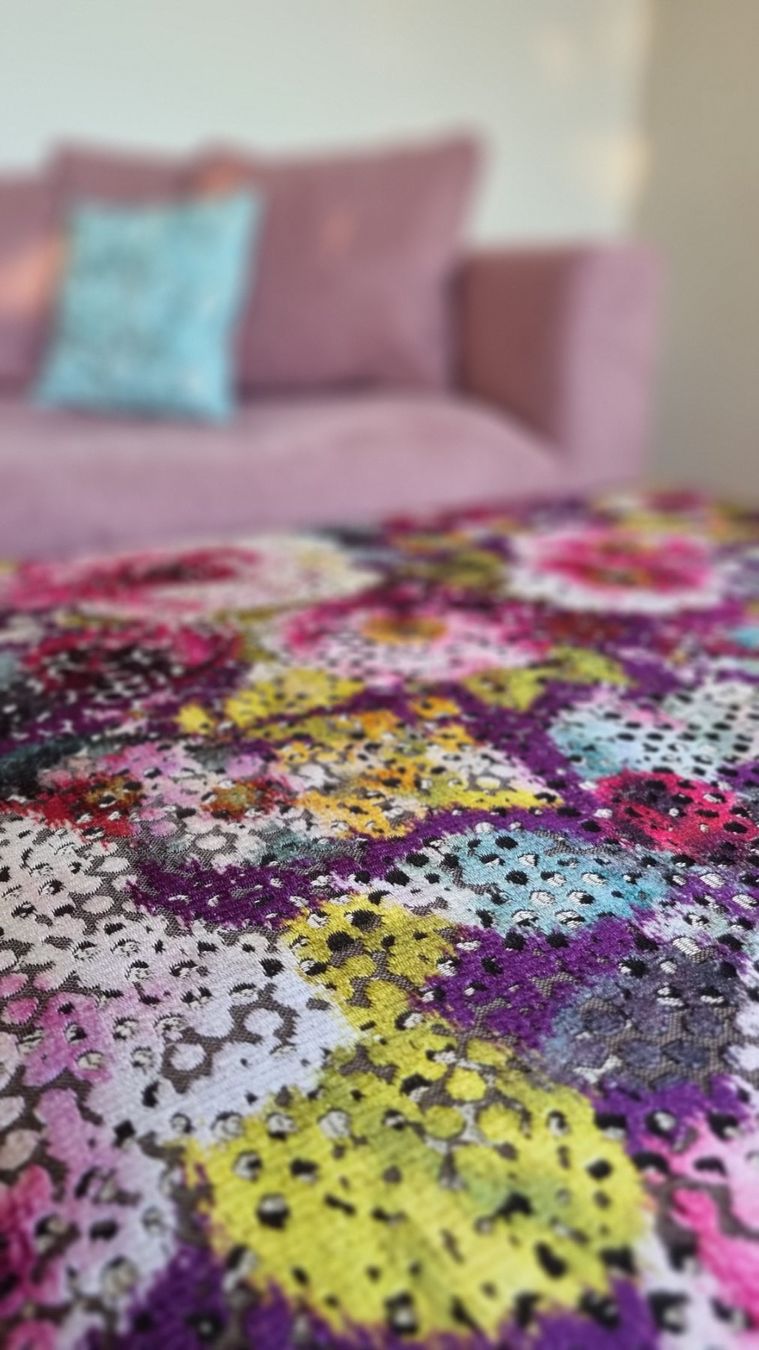 Sgabelli: Grosser Polsterhocker / Sofahocker, 90x90cm, floral, samtig – Usato da Ennetbaden venduto da urs1369 1