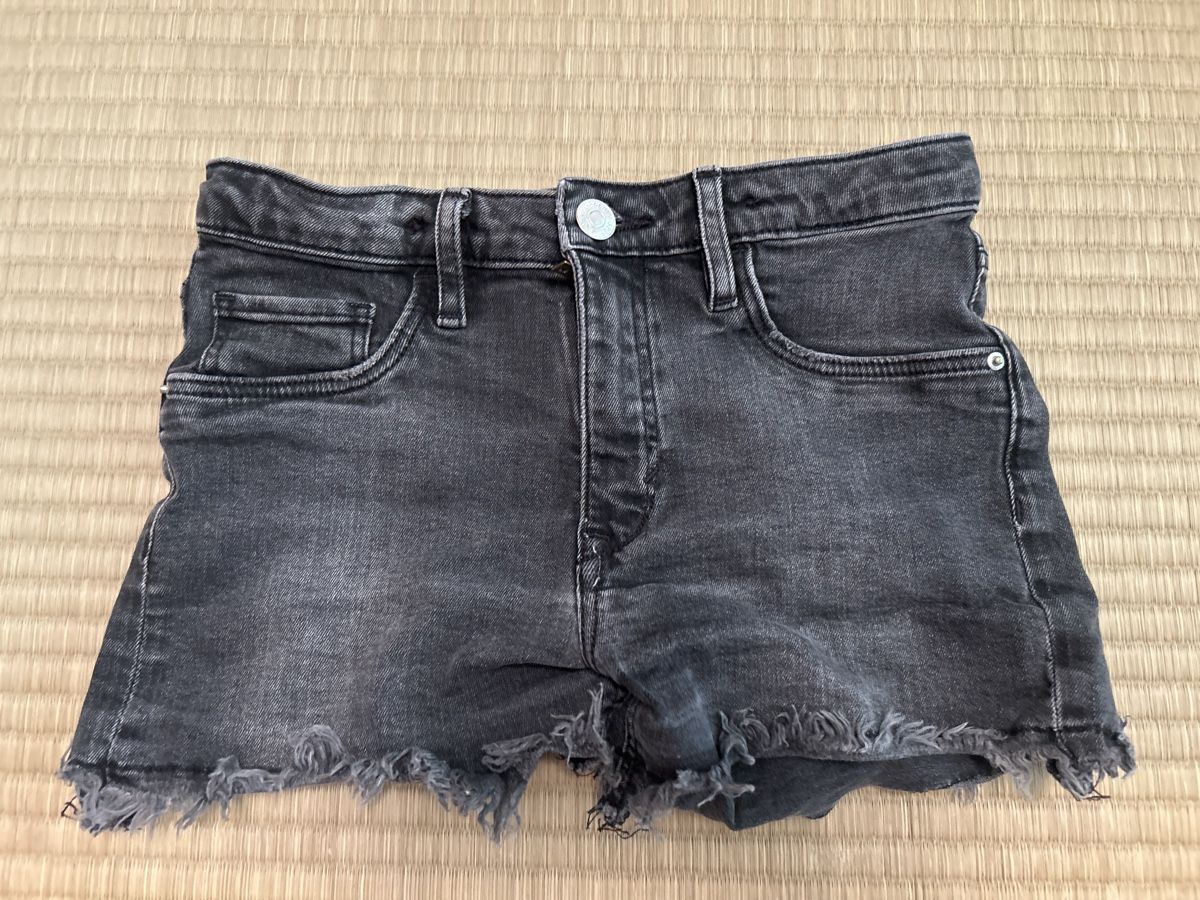 H&M Pantaloni: Shorts schwarz  – Usato da Uetikon am See venduto da barceloneta