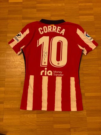 Matchworn signed Atlético de Madrid Correa with COA