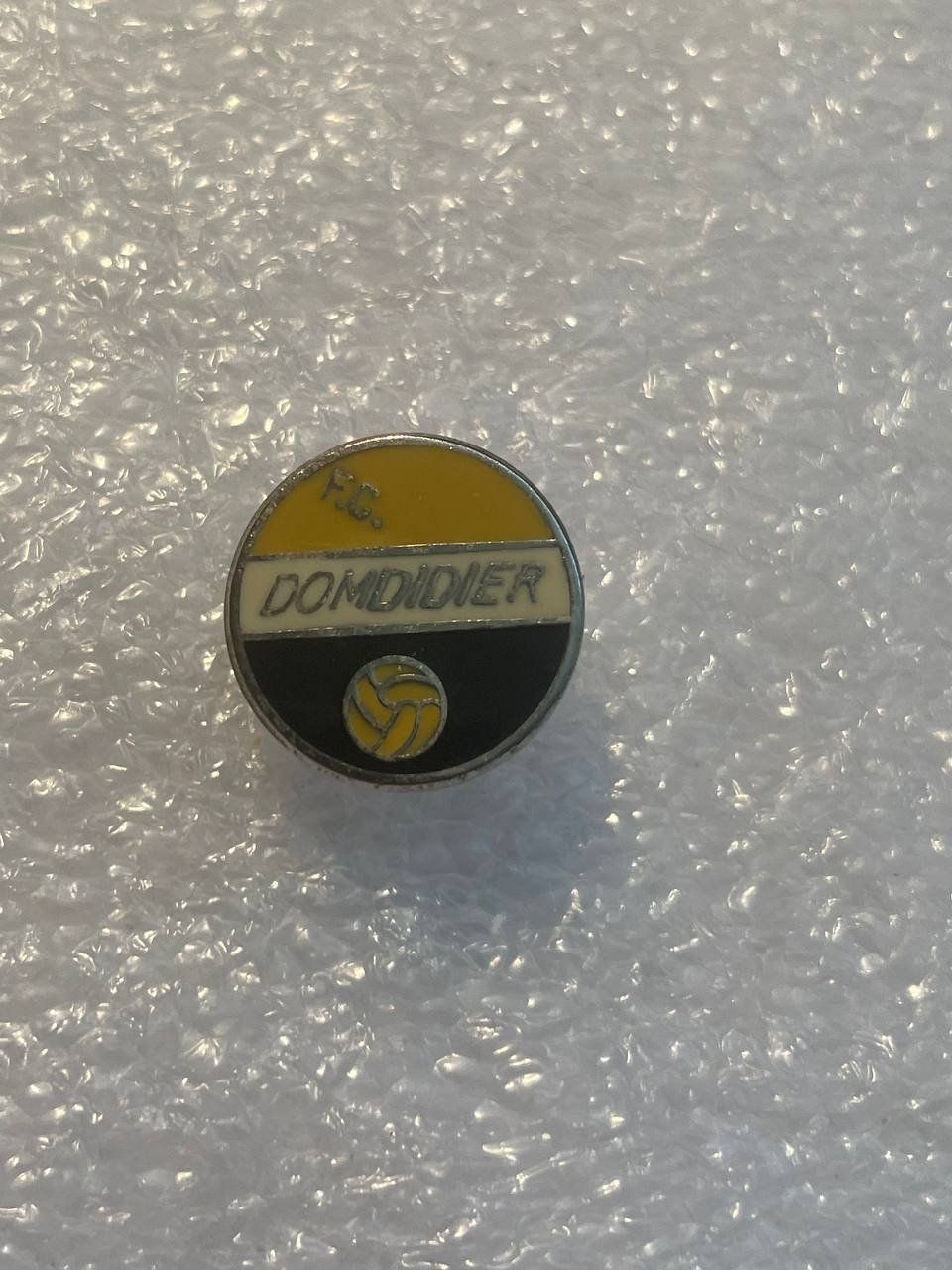 Placchette & Badge: 165. Pin - FC Domdidier – Usato da Luzern venduto da Irek