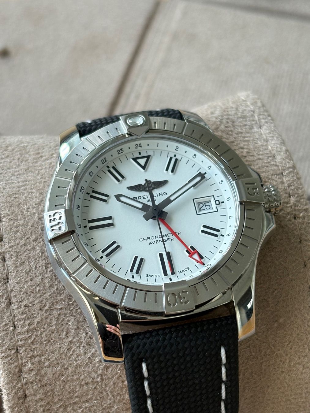 Breitling Uhren: Breitling Avenger Automatic GMT 43 Fullset – Gebraucht aus Birsfelden von Mynos 3