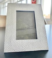 Bilderrahmen in gekämmter Optik Metall
