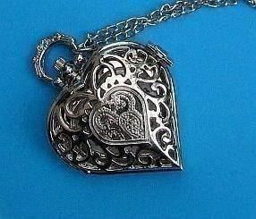 Catenine: Kette mit Uhr Herzform silbrig mit Deckel – Nuovo e nell'imballaggio originale da St. Margarethen TG venduto da ursk10 1