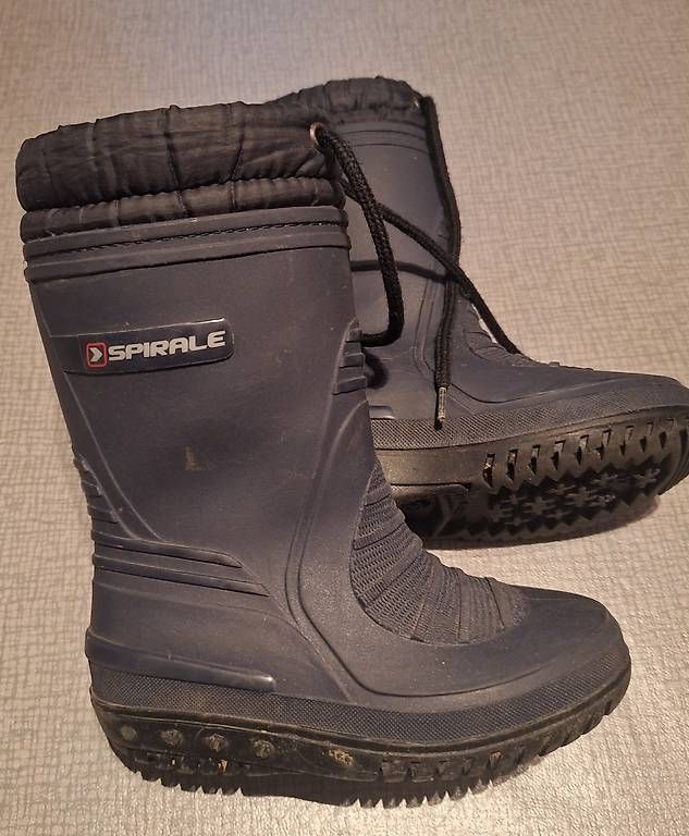 Scarpe per ragazzi: Gefütterte Stiefel Gr 27 – Usato da Winterthur venduto da ste_5ncm