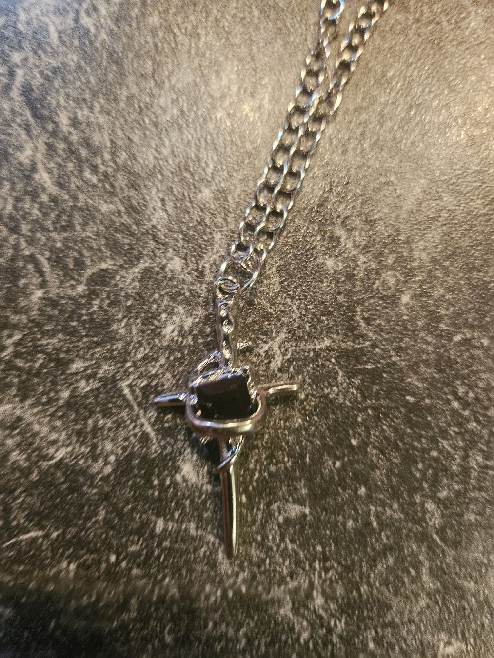 Catenine: collier croix gothique – Nuovo (secondo la descrizione) da Senèdes venduto da hen_fw8b