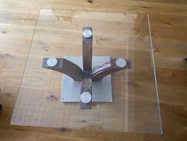 Design-Couchtisch - Massivholz & Glas