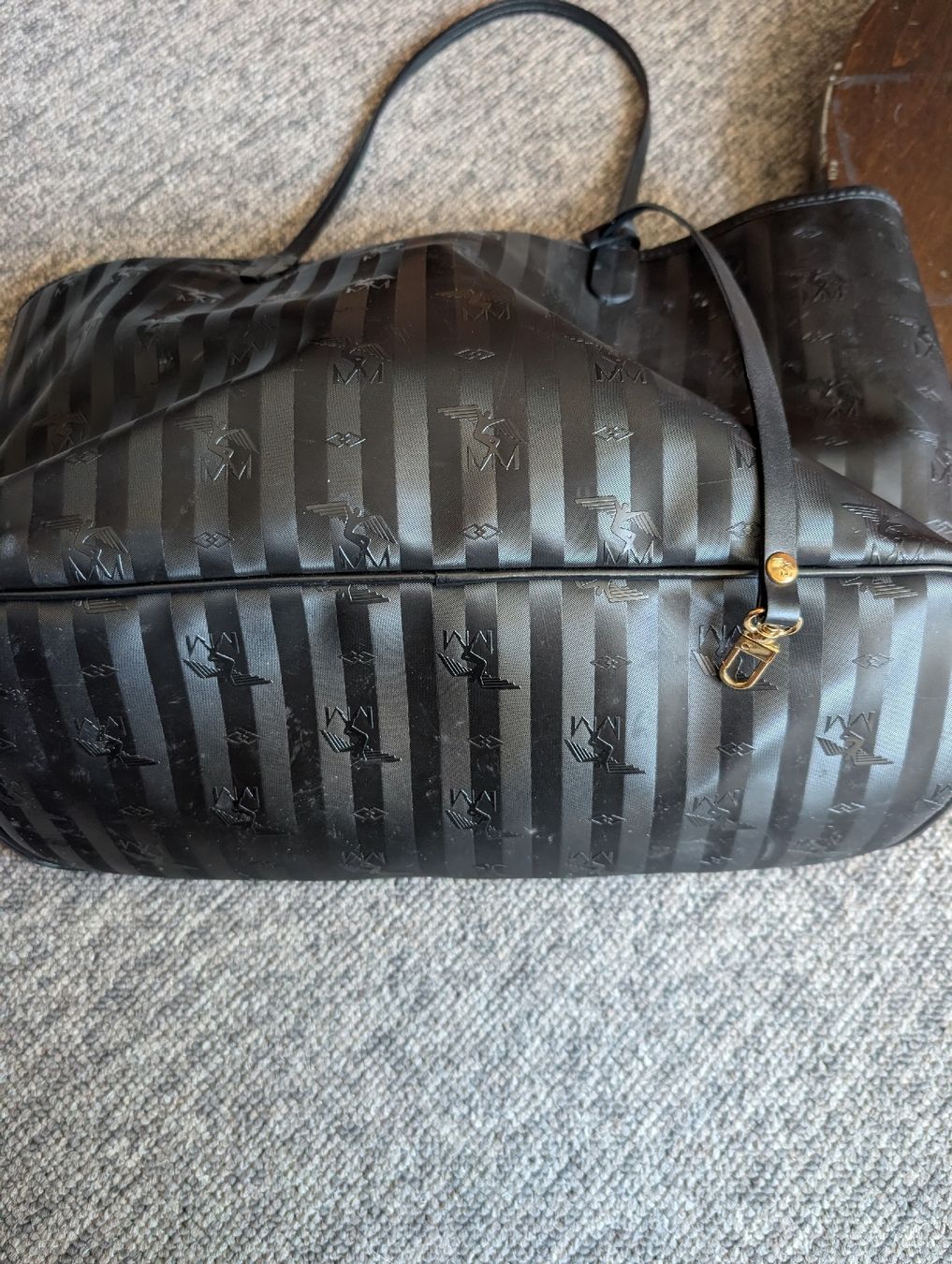 Maison Mollerus Taschen für Damen: MCM Mollerus Shopper schwarz Monogramm – Gebraucht aus Bern von Hingerdiramueberbiet 4