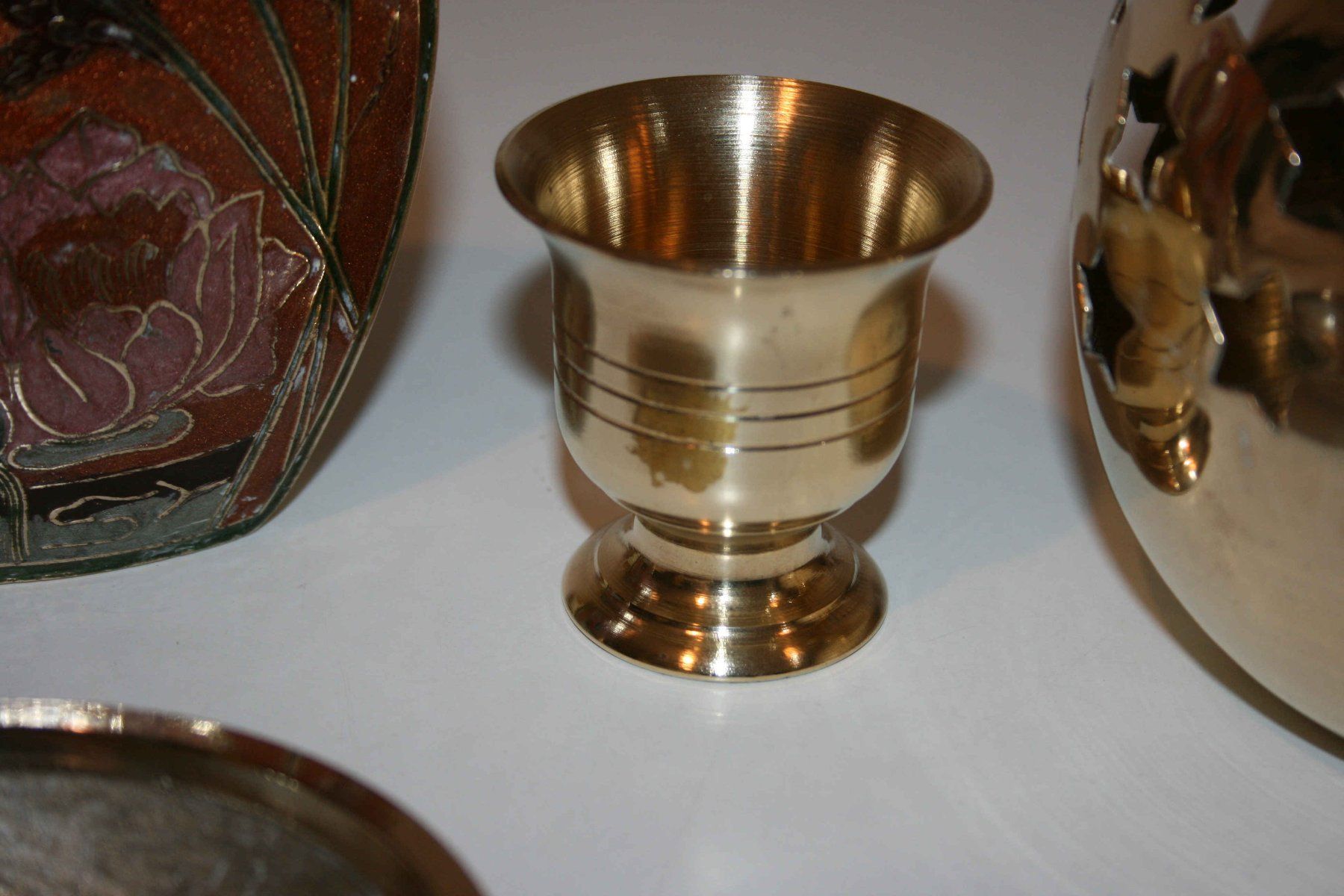 Tutte le decorazioni: 9 teilantike Messing Dinge, Kelch, Kerzenständer usw. – Usato da Cadenazzo venduto da Mikeshop 2