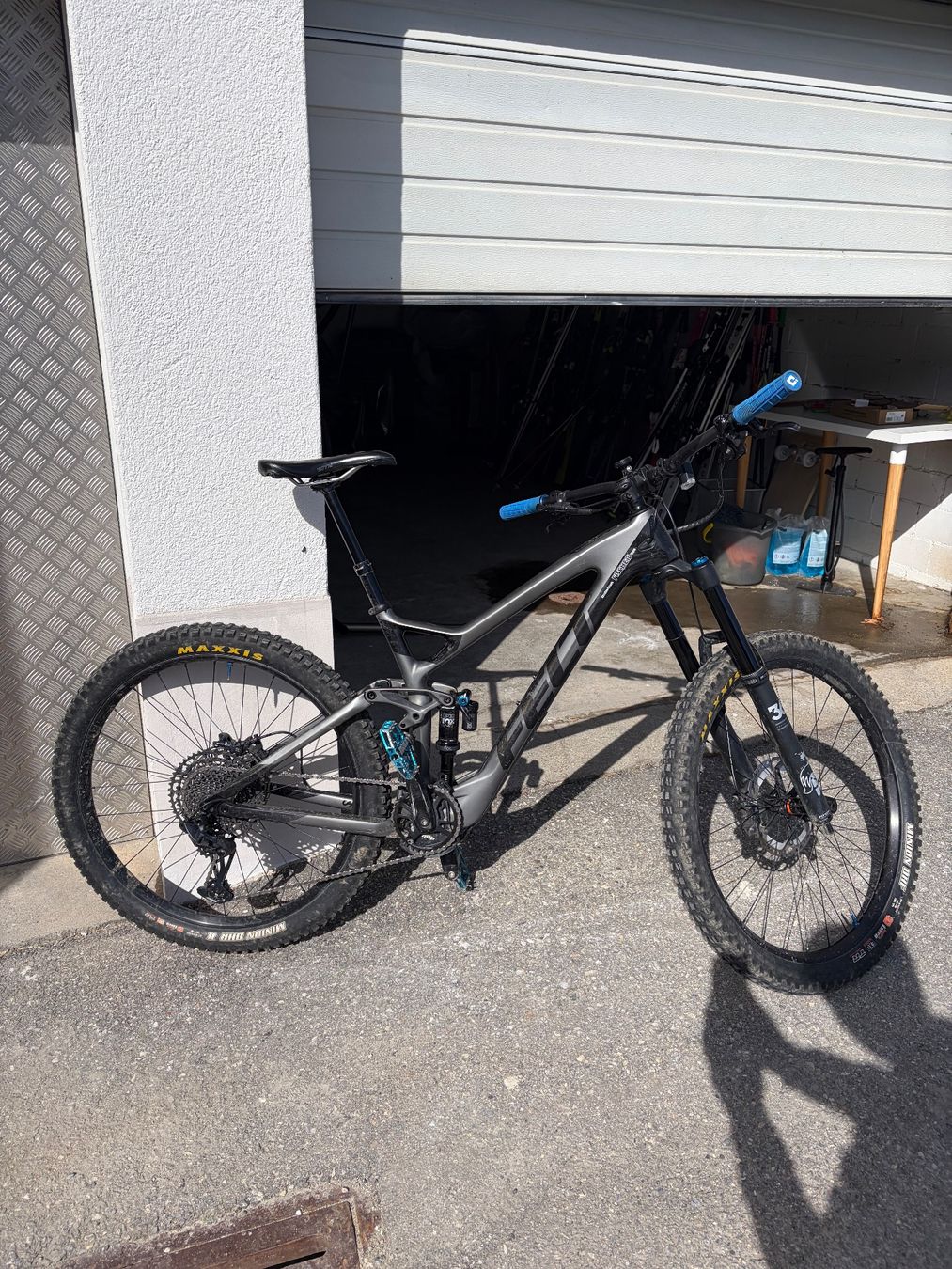 Felt Biciclette: Felt Compulsion 3 - Enduro Bike – Usato da Davos Platz venduto da Ikuza