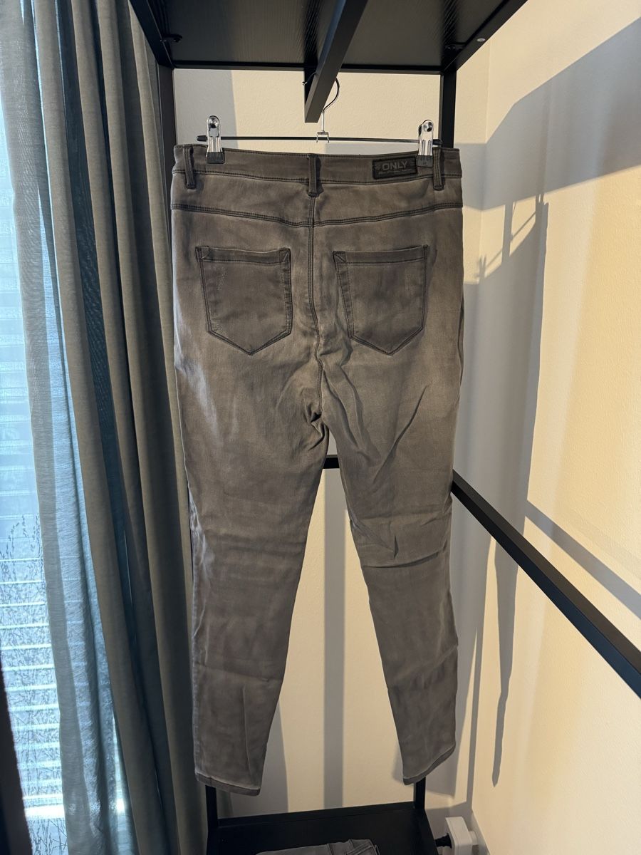 Only Jeans: Only Jeans Grau Grösse L/30 – Usato da Baden venduto da CompraCaro 1