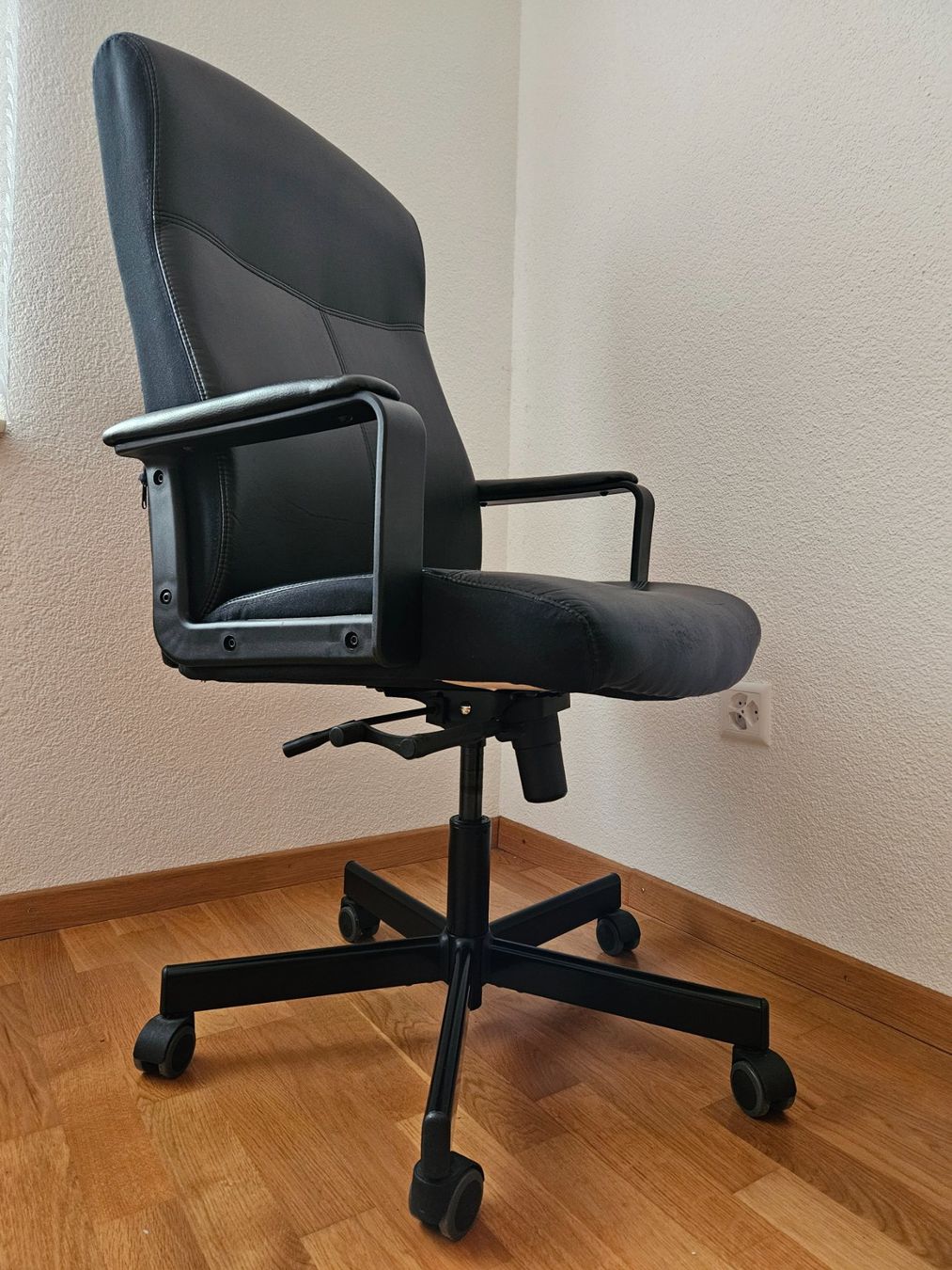 Ikea Sedie: Bürostuhl Ikea Malkolm schwarz – Usato da Zofingen venduto da vla_5t9w 1