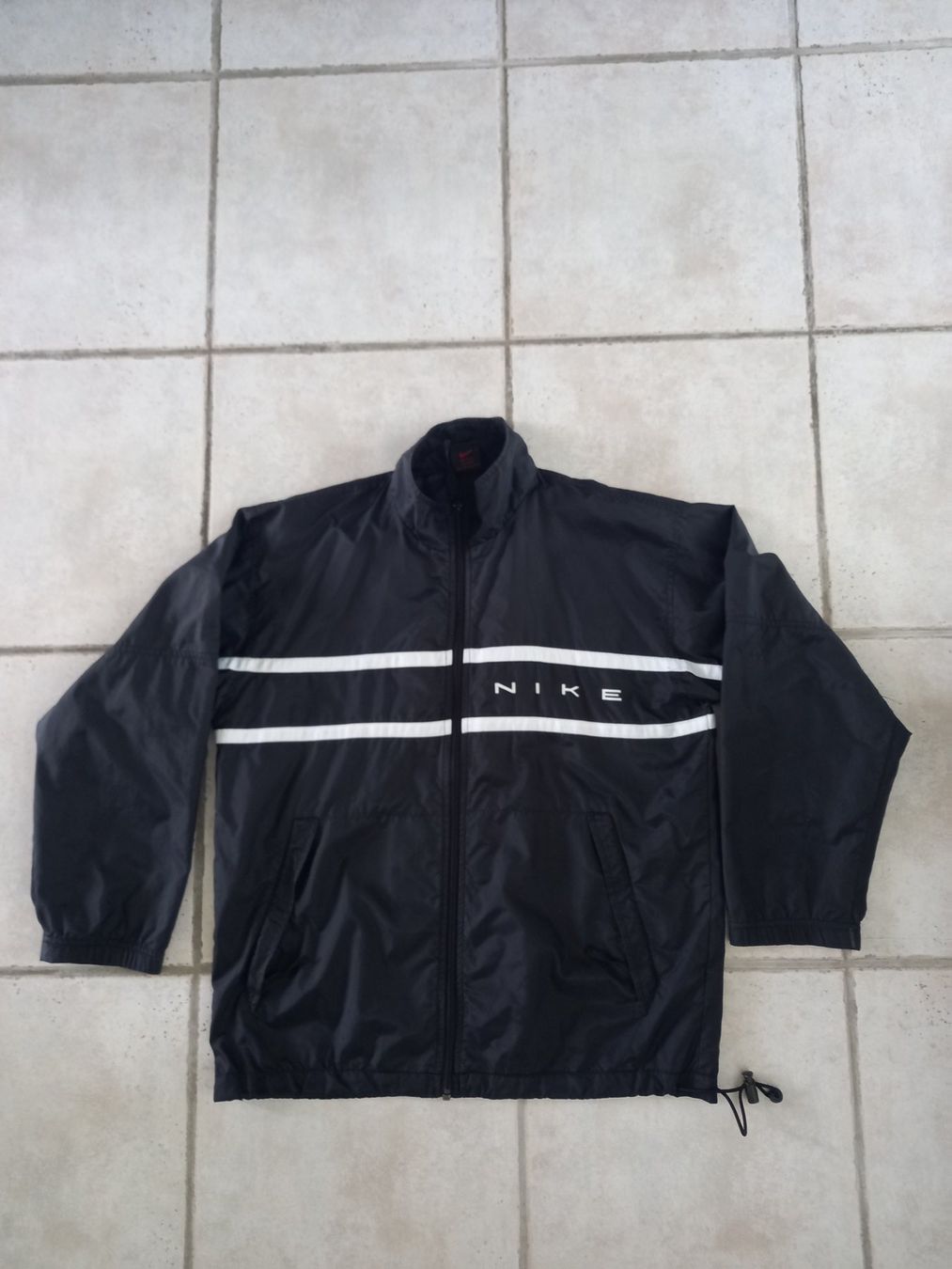 Vestes: Nike Vintage Trackjacket Black – D'occasion à Oberwil BL par bobema
