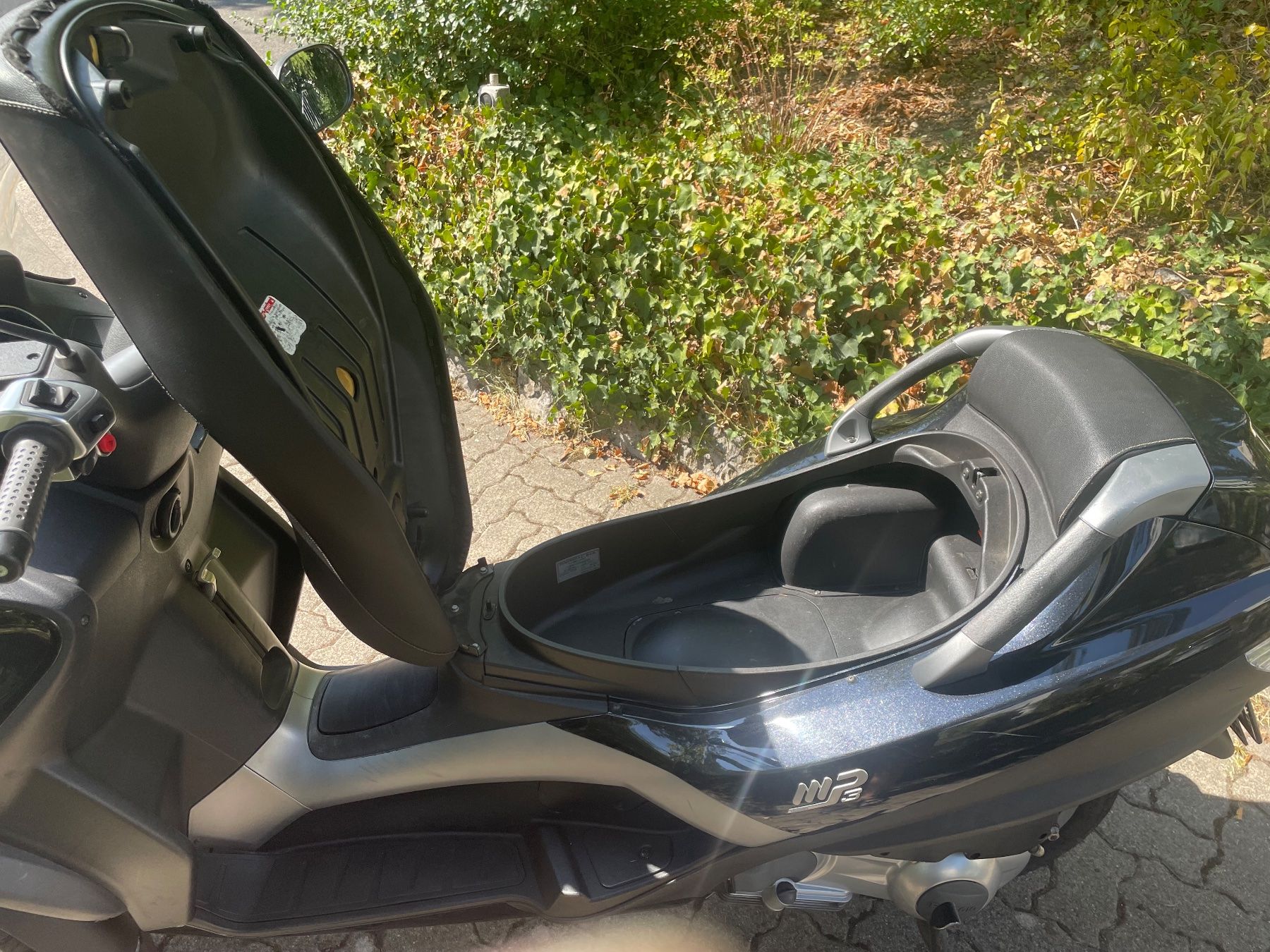 Piaggio Scooters: 3-Rad-Roller MP3 – Gebraucht aus Basel von Autoverka0 5