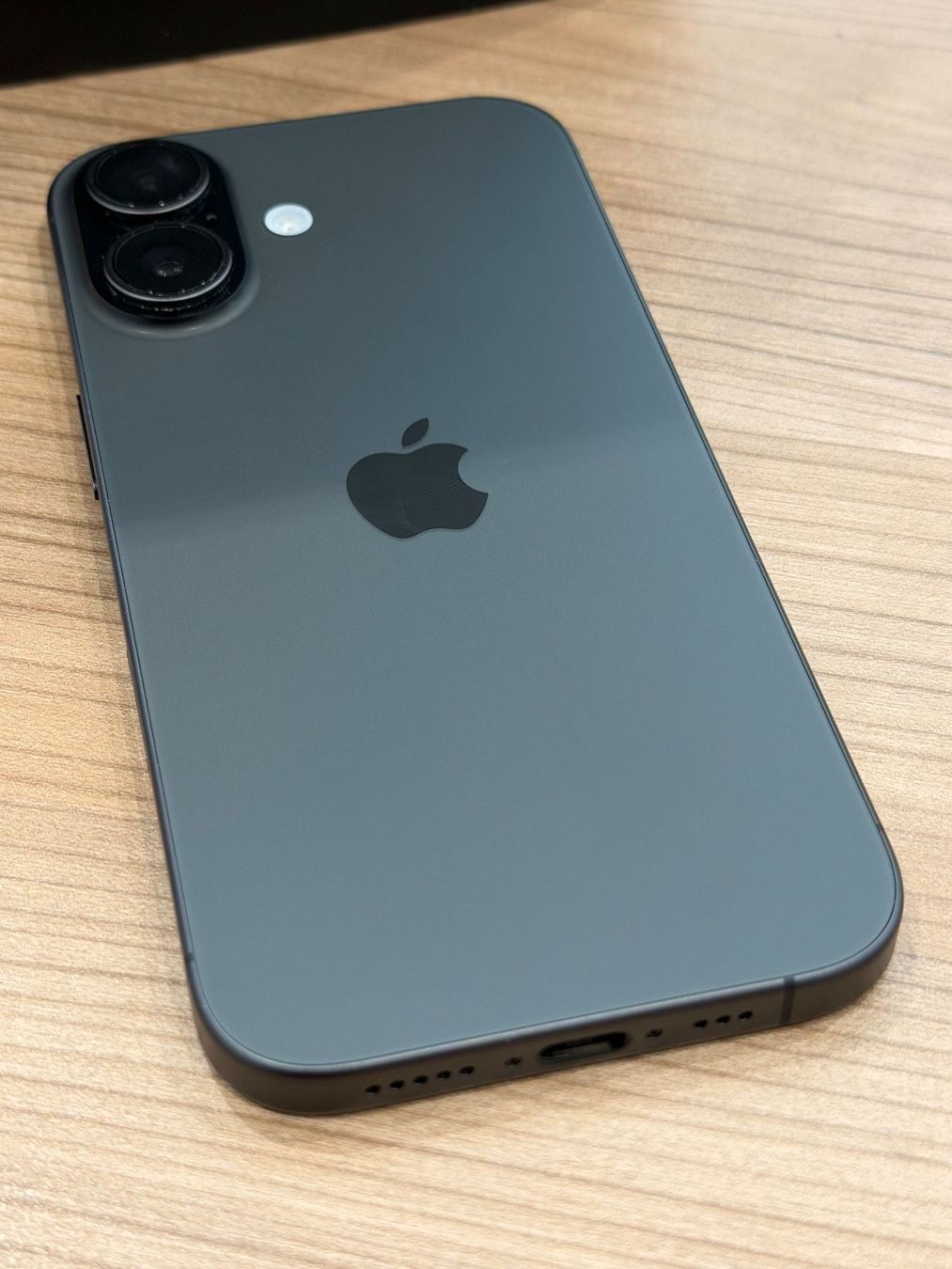 Apple Telefoni cellulari / Smartphones: iPhone 17 256 GB black – Nuovo (secondo la descrizione) da Steffisburg venduto da sventastx 2