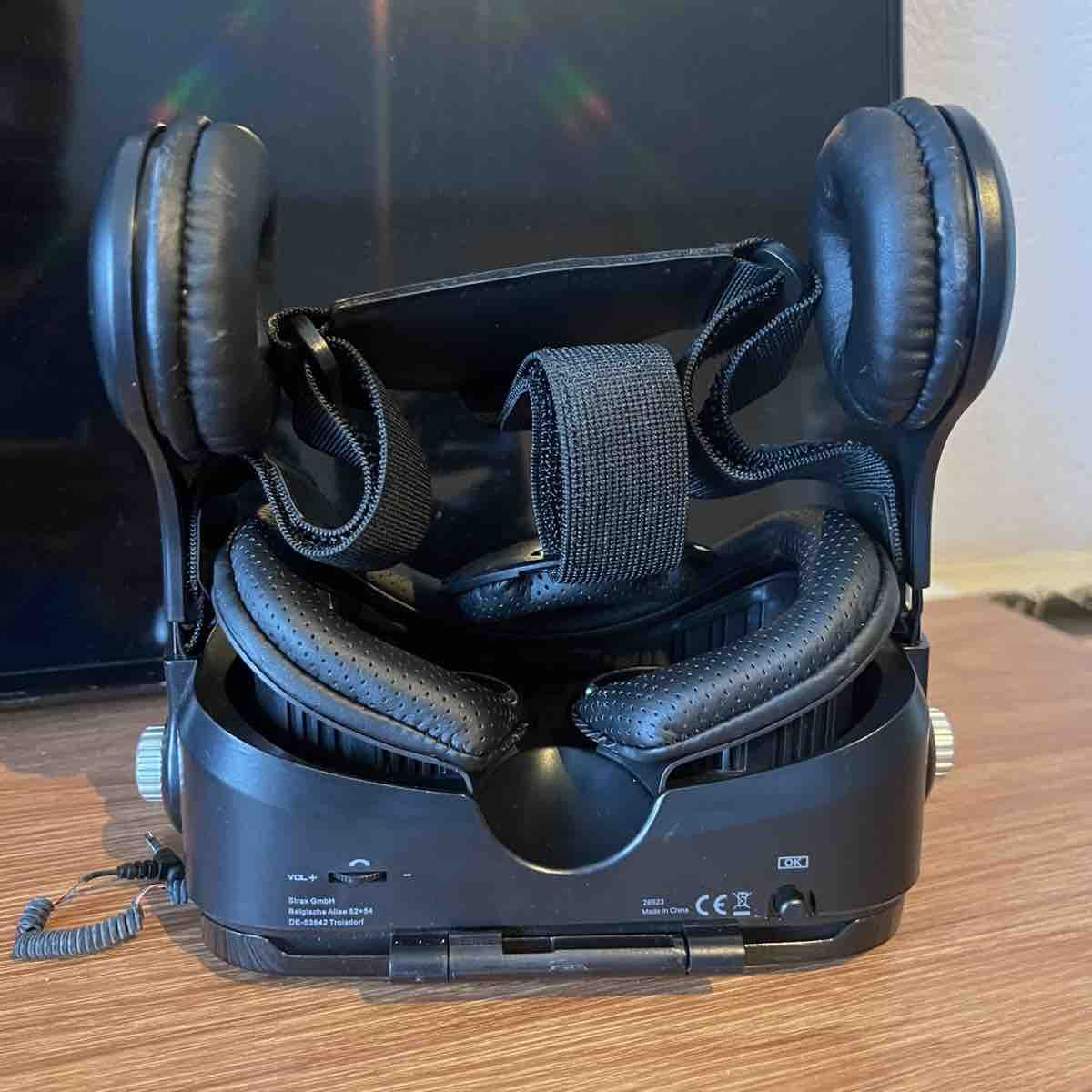 Casco VR: VR Brille mit integrierten Kopfhörern schwarz – Usato da Unterkulm venduto da Sita013 2