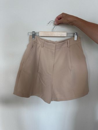 Zara Damen Shorts beige Grösse M guter Zustand