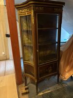 Vitrinenschrank Louis XV Stil vergoldet mit Marmordeckel