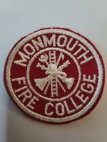 Aufnäher Monmouth Fire College rund weiss/rot