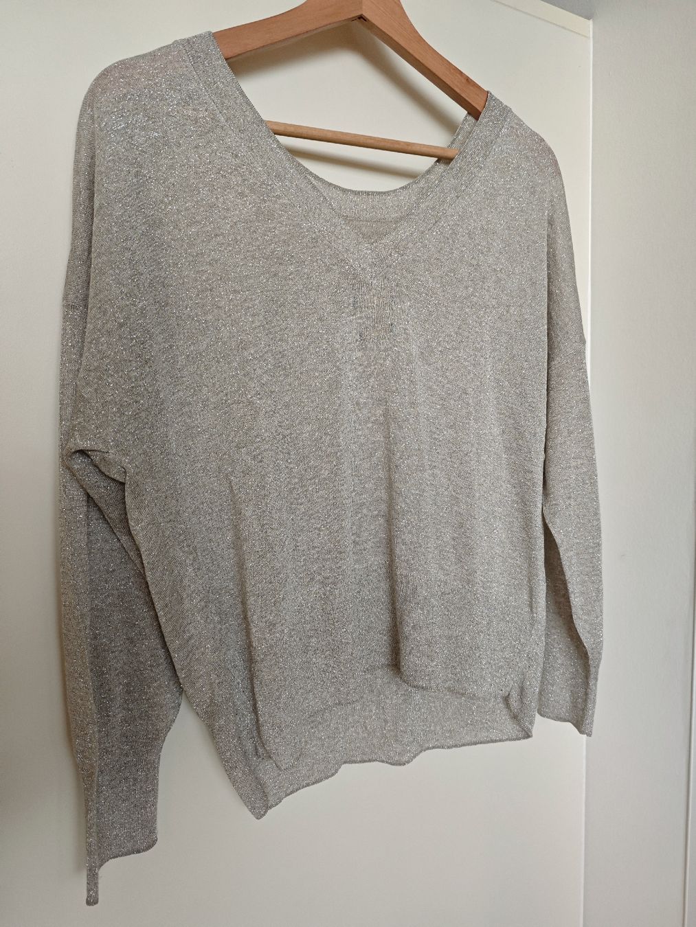Massimo Dutti Chemisiers: Massimo Dutti Silver Knit Summer Top - Silver M 🩶🤍 – Neuf (Voir description) à Zürich par alu_dzr7 1