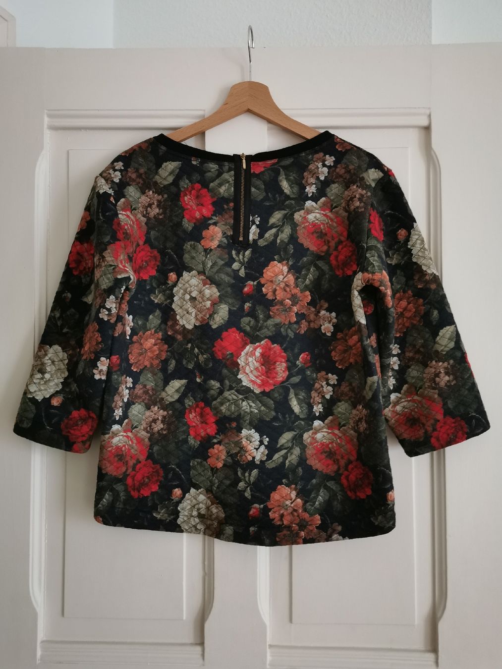 Maglioni & Felpe: schöner Pulli mit Rosenprint Grösse M – Usato da Zürich venduto da Hibiskus3 2