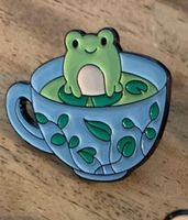 Pin Frosch in Teetasse