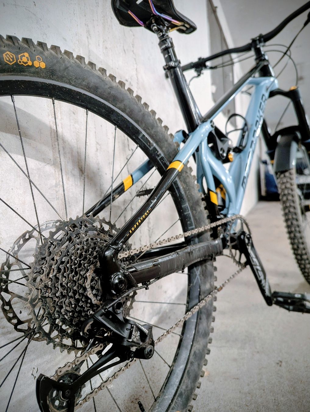 Mondraker Velos: MONDRAKER SUPERFOXY OHLINS 2022 – Gebraucht aus Lenzerheide/Lai von 9ag_zh6b 5